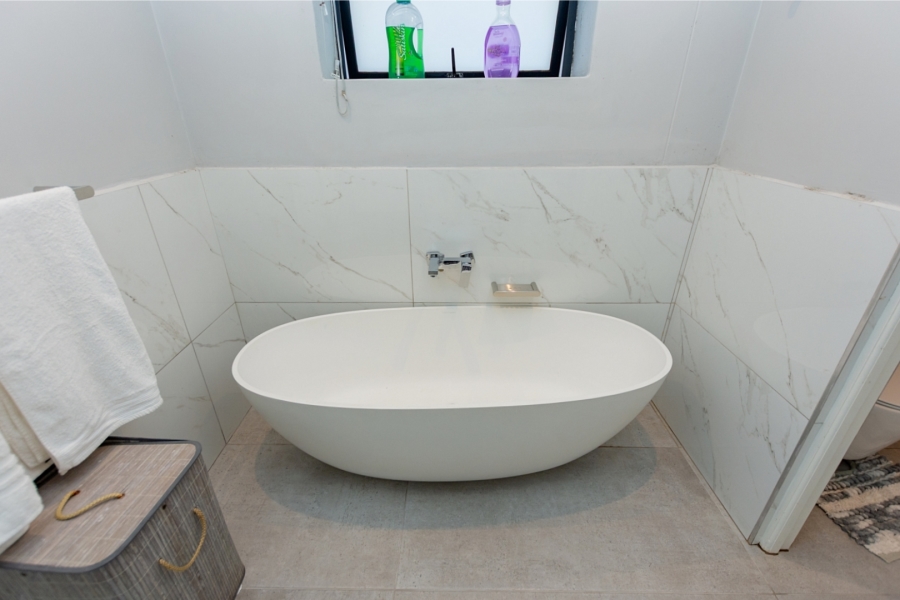 7 Bedroom Property for Sale in Calypso Beach Western Cape